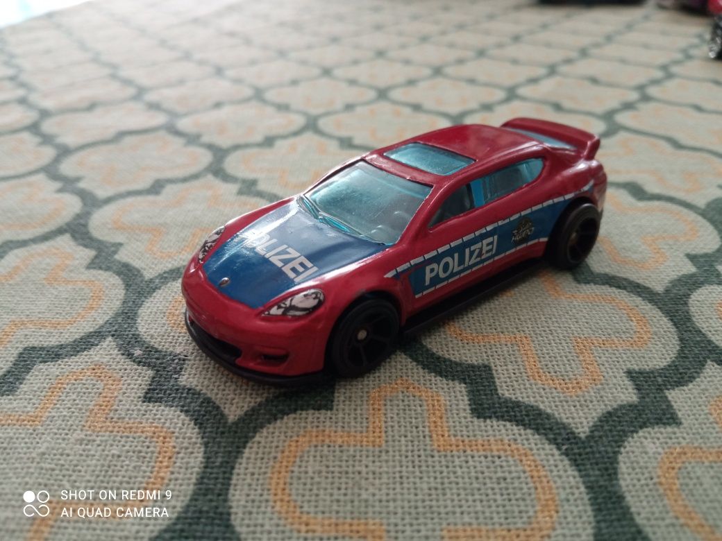 Porsche Panamera hot wheels bordowa A