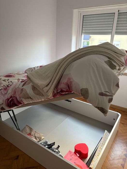 Sommier com Arrumação 140-180  e colchao