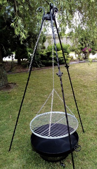 Grill ogrodowy trójnóg