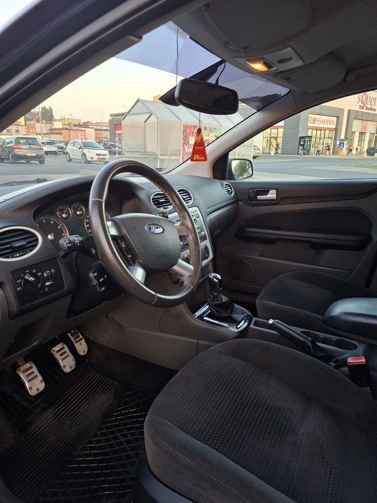 Ford Focus mk2 Ghia 1.6 benzyna 115km/ pakiet Ms Design