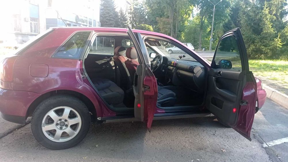 Продам Ауді А3  2000р. 1.6л Газ/Бензин