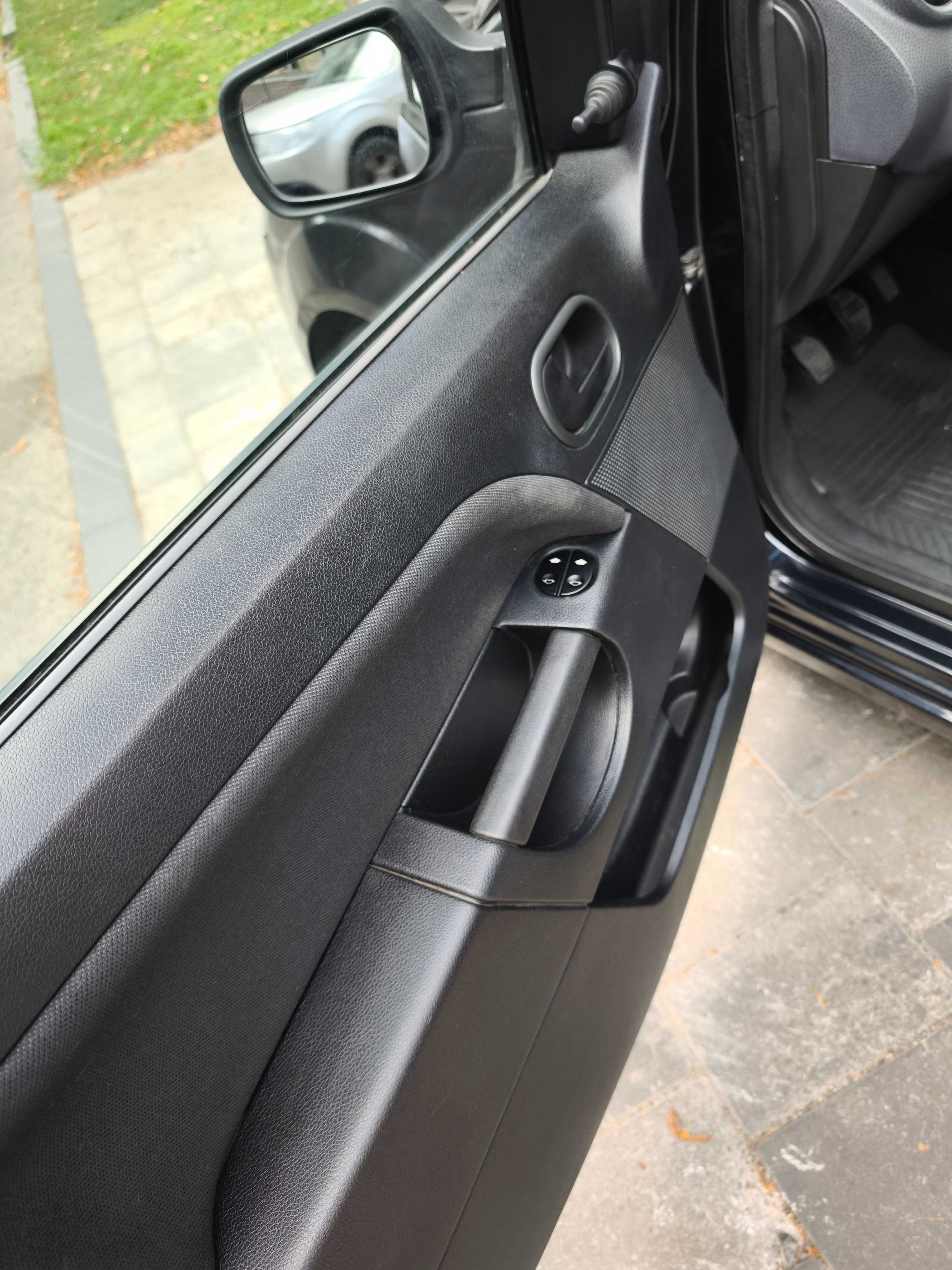 Продаю своє авто Ford fiesta 2006
