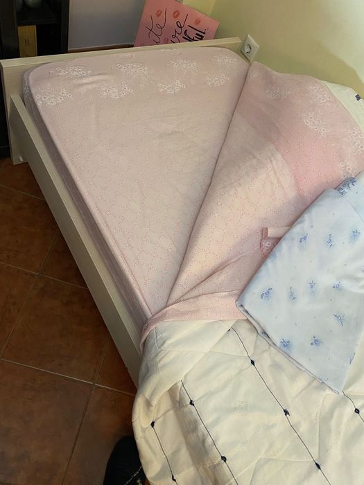 Cama se solteiro e Mesa escritório para desocupar