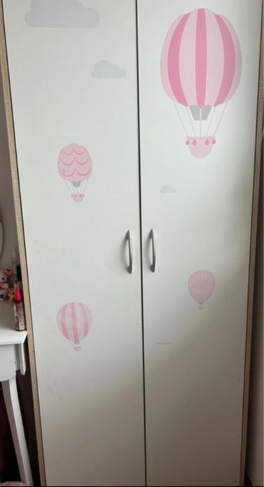 Biała szafa z naklejkami dziecięca