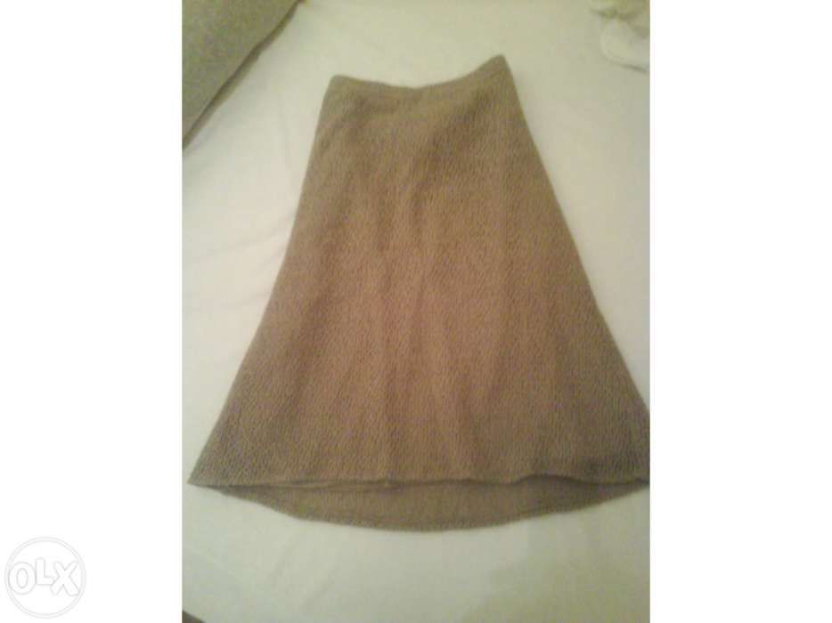 Saia de malha - cor nude. Tendência!