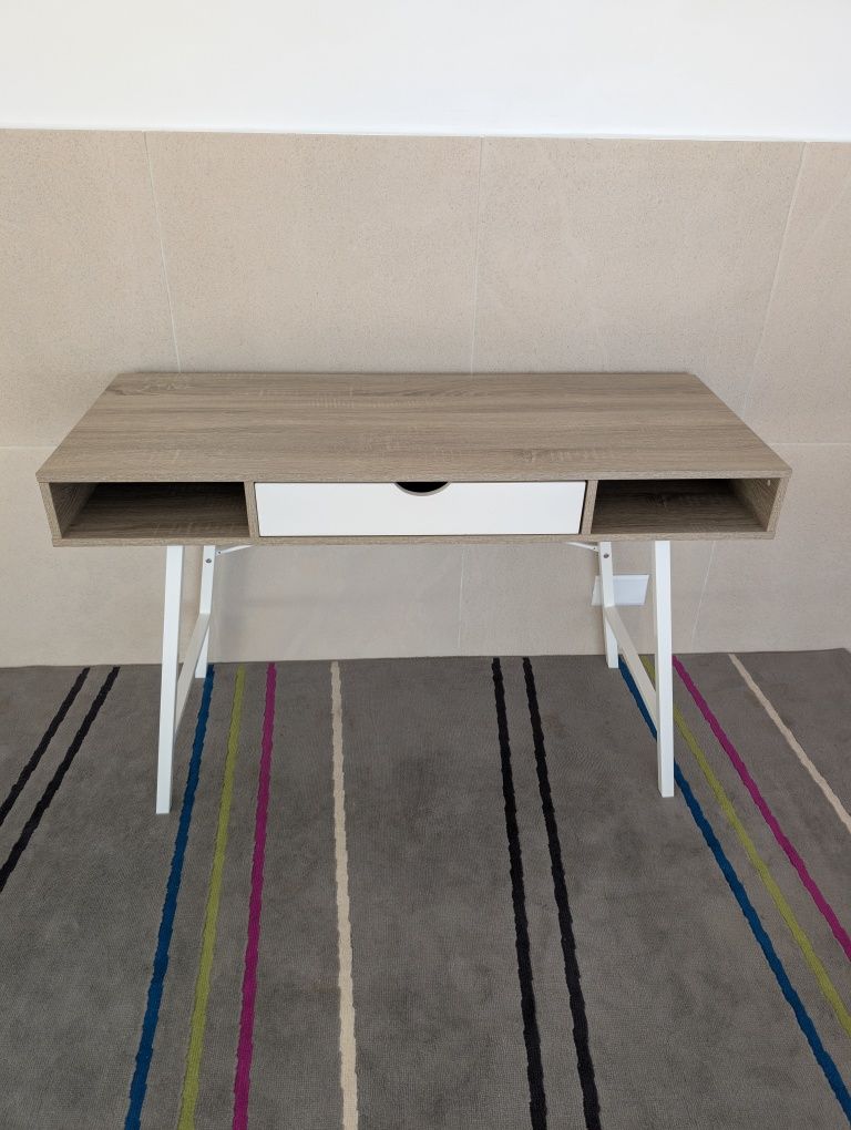 Mesa de estudo, perfeita, como nova