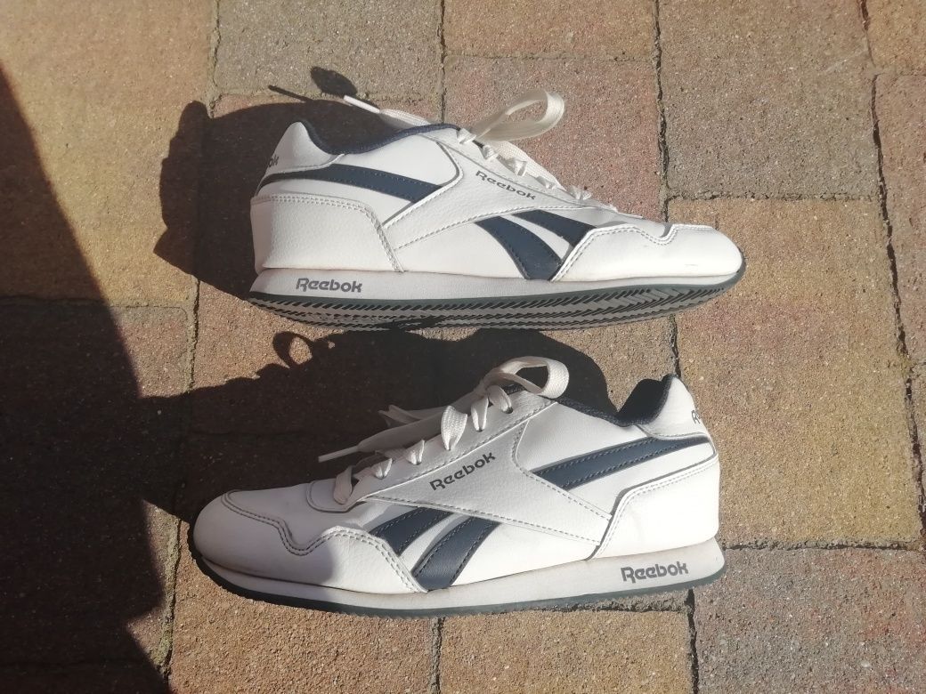 38 Reebok buty młodzieżowe do biegania