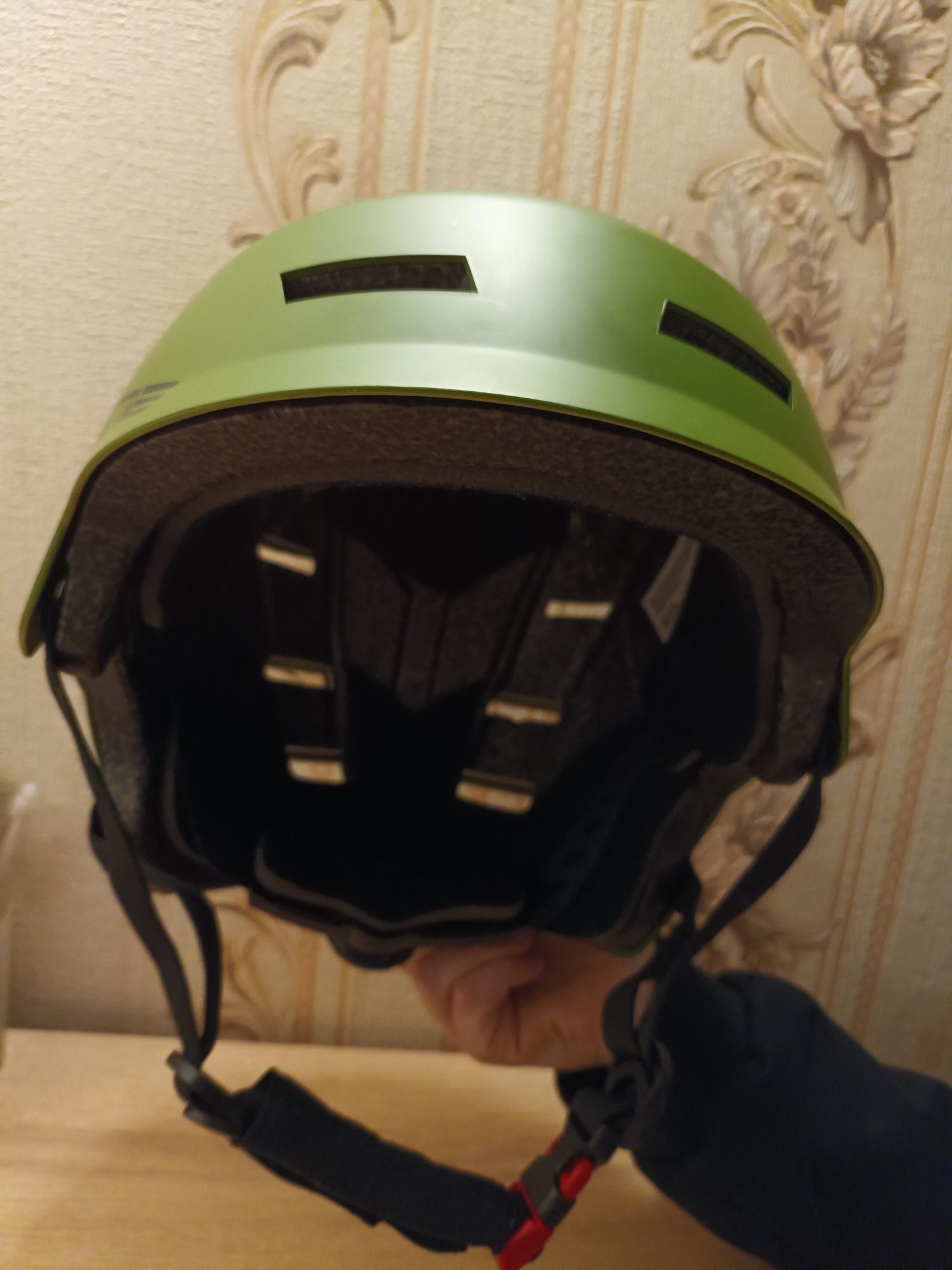 Шлем новый для велосипедиста