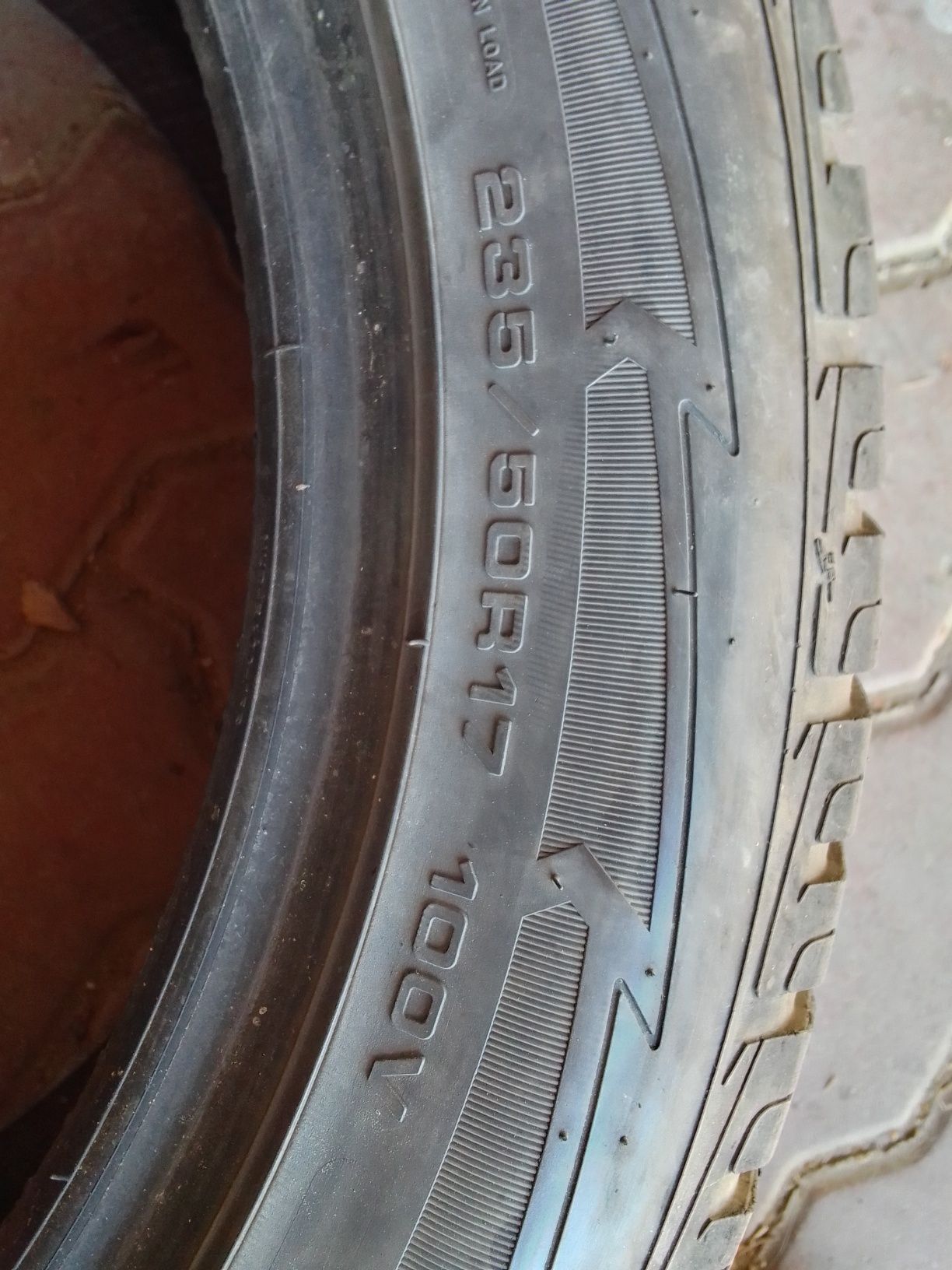 Opona zimowa 235/50r17 GOODYEAR