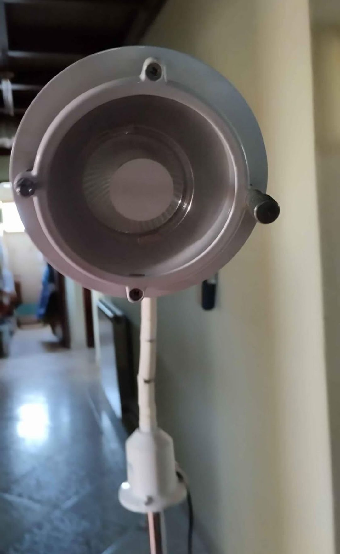 Candeeiro de pé, luz flexível