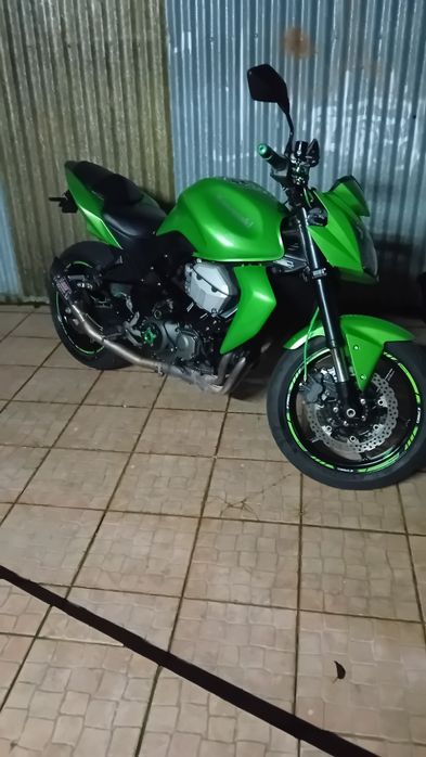 Kawasaki z750 tem 68mil kms em ótimo estado por 5,500€