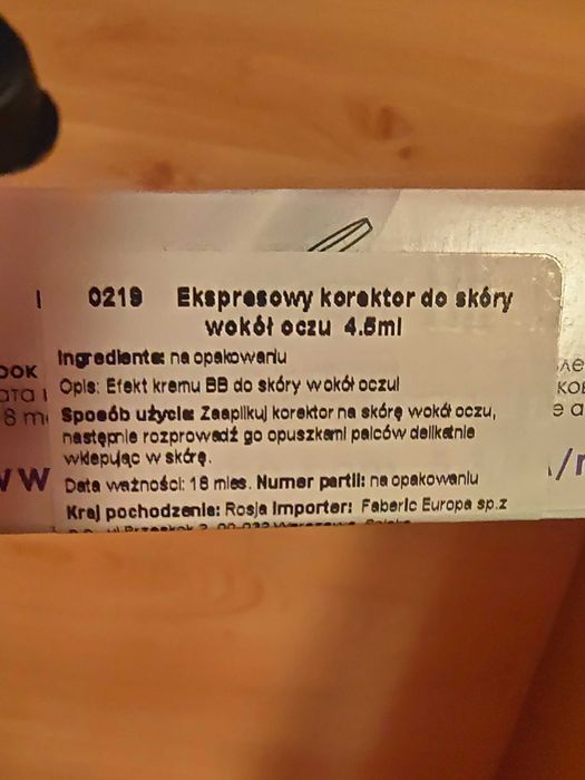 Ekspresowy korektor pod oczy.