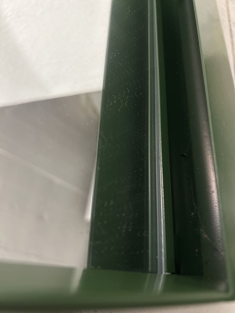 Espelho verde tropa com compartimento para os essenciais do dia a dia