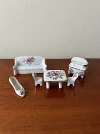 Conjunto de miniaturas em porcelana