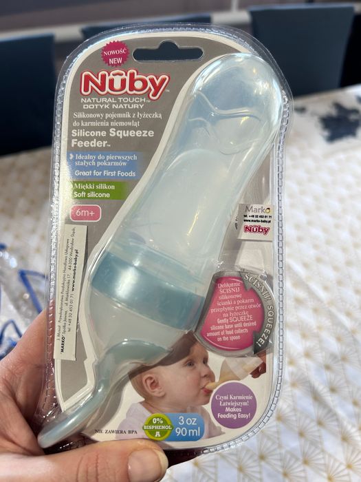 Silikonowy pojemnik z łyżeczką do karmienia niemowląt Nuby