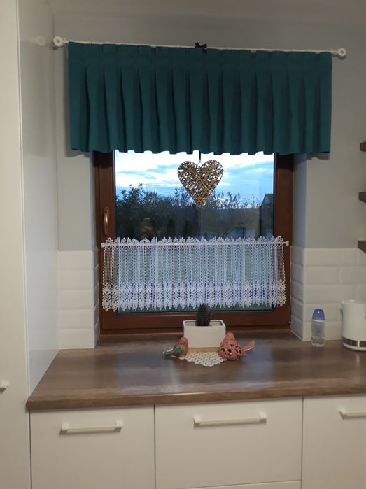 Lambrekin z zazdroską z gipiury.