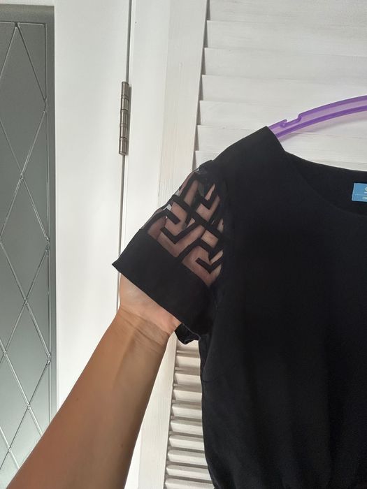 Довга ажурна чорна сукня