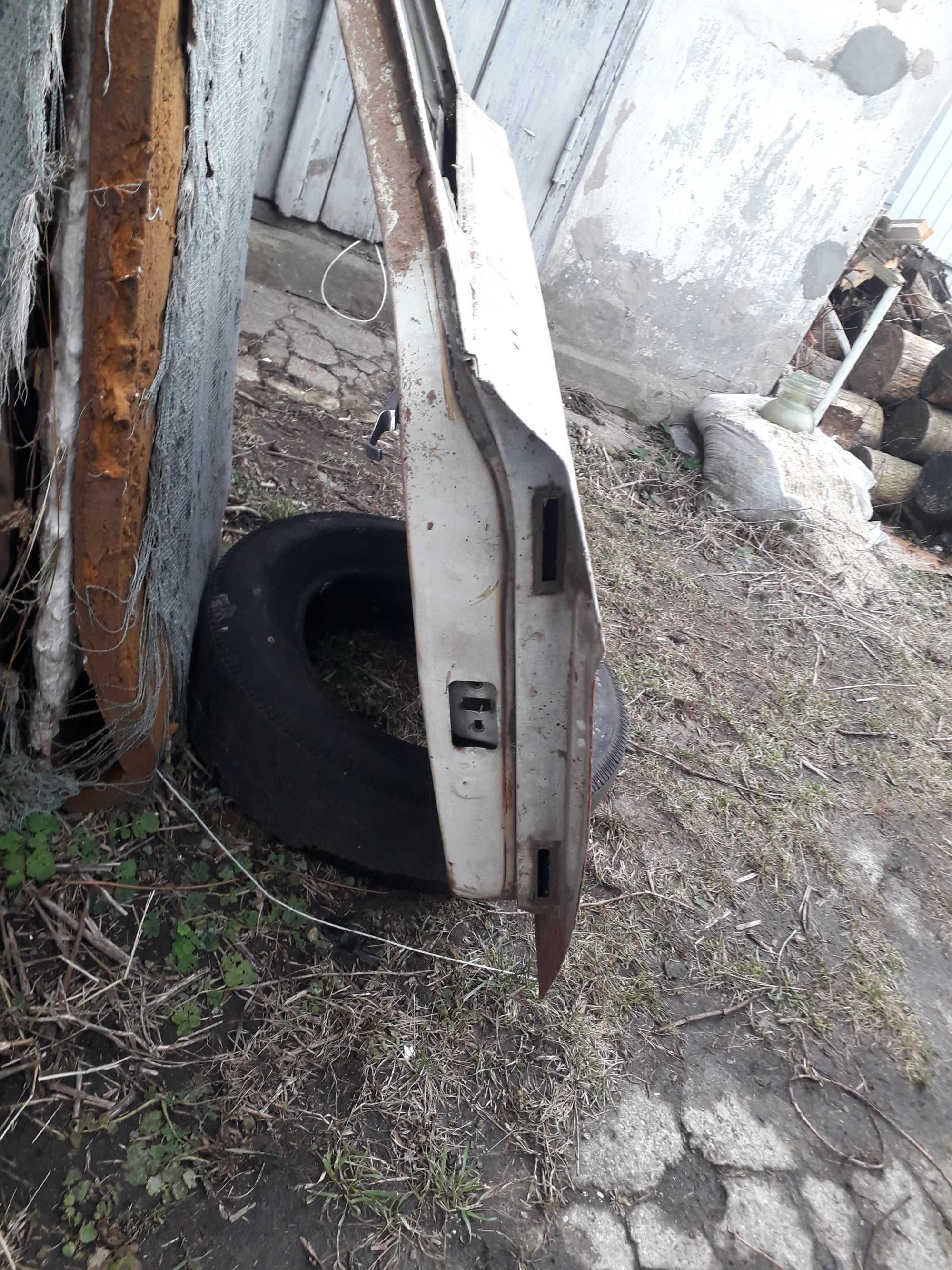 Продам двери и заднюю ляду на Газ 24- 02