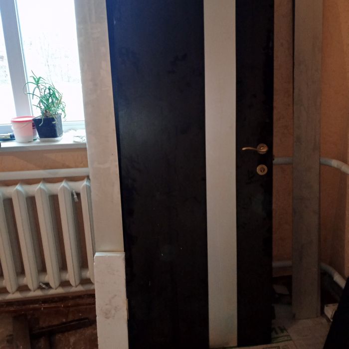 Продам двері з коробкою