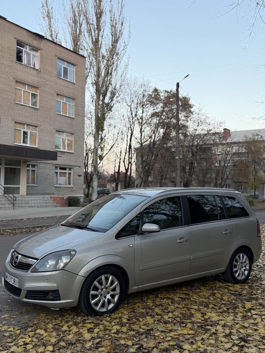 Opel Zafira рестайлинг