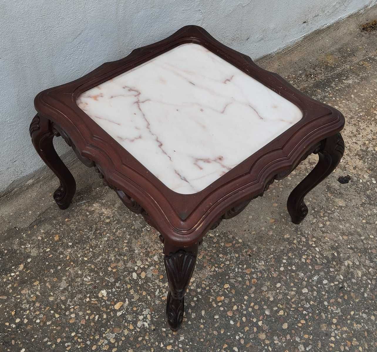 Mesa Antiga com Tampo em Mármore