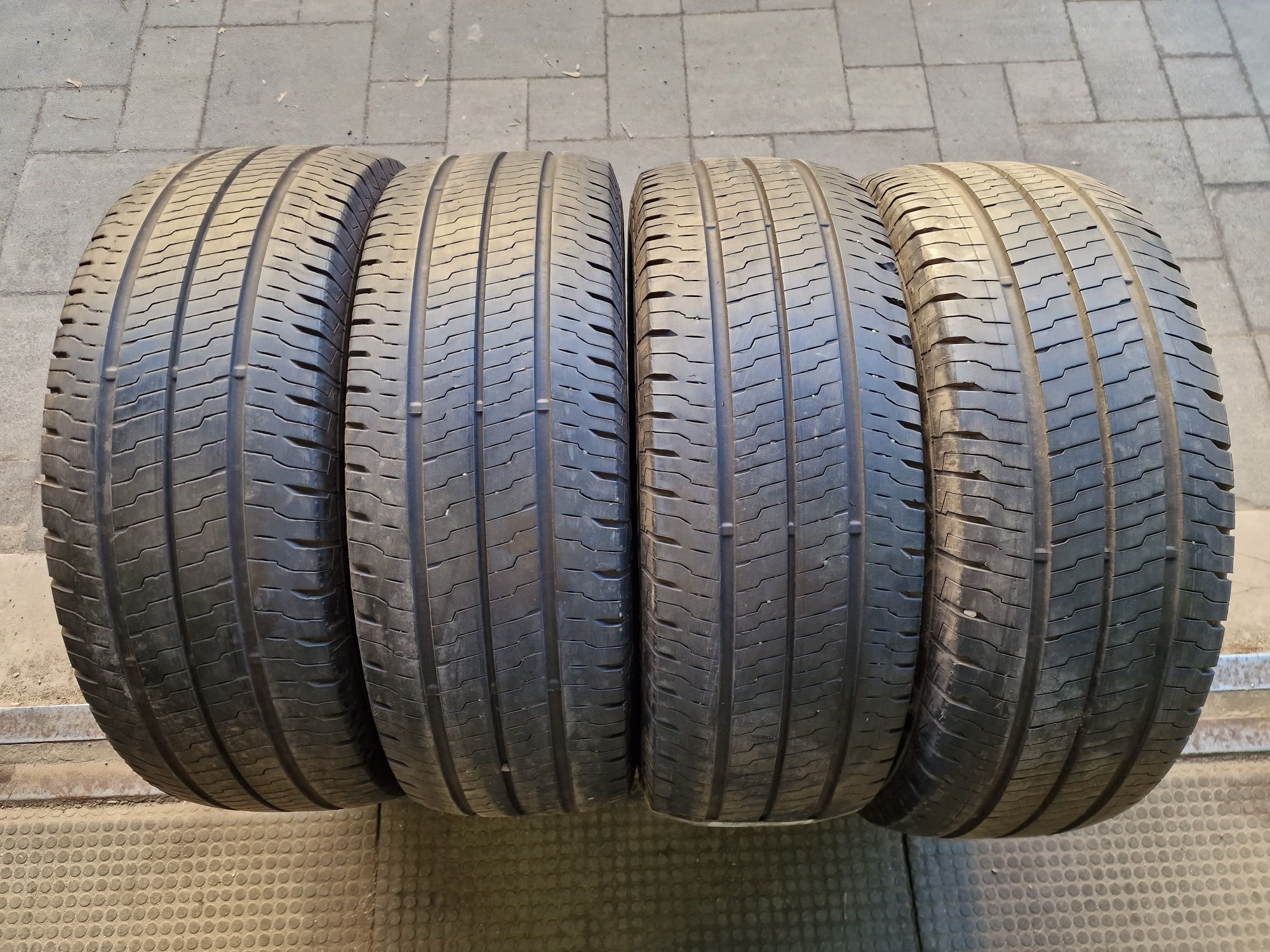 Летняя резина 235/65 R16C Continental vanco