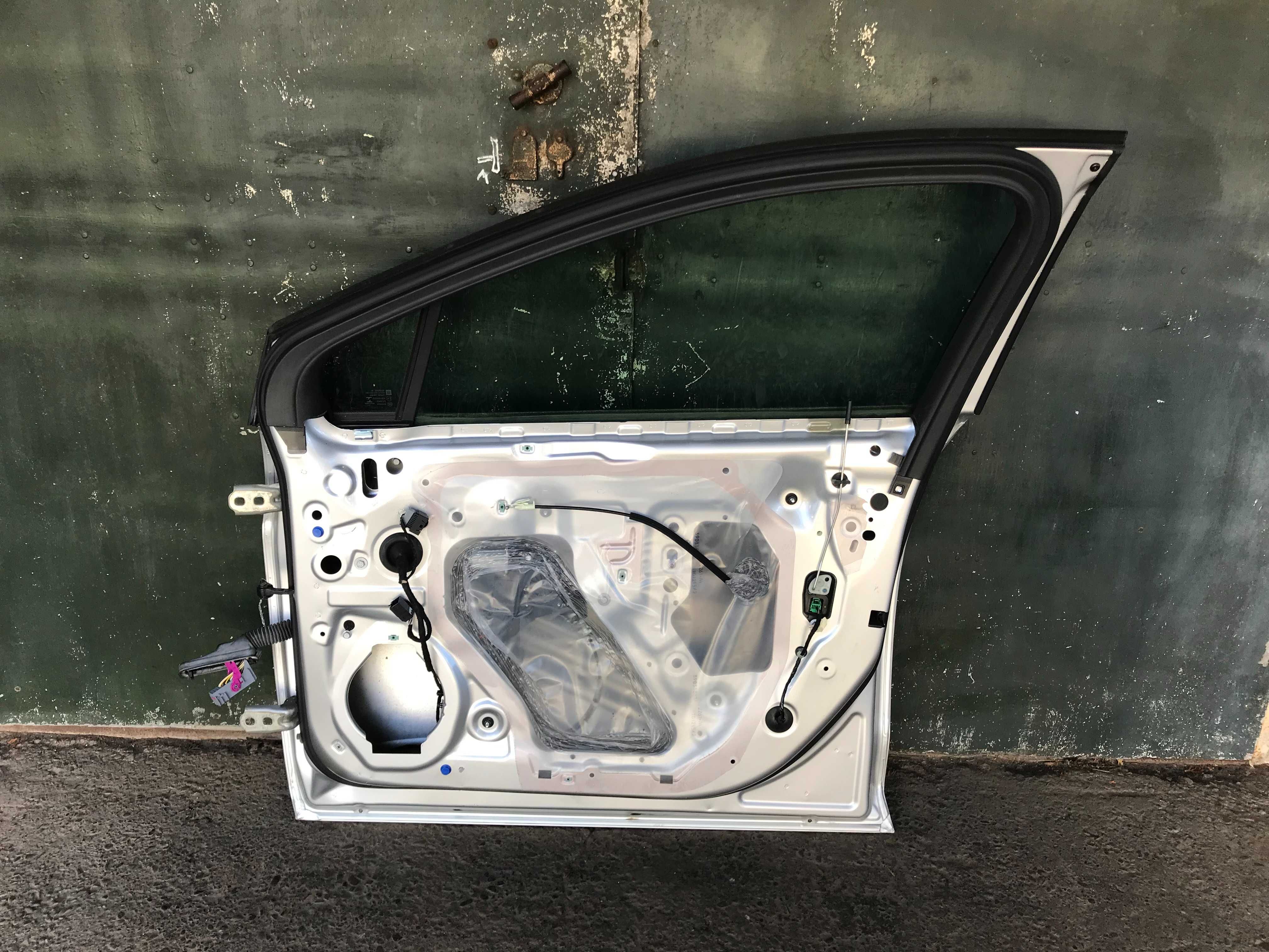 Передня права дверка Opel Astra K