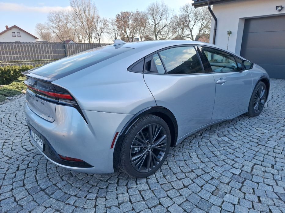 Toyota Prius V Hybryda XLE 2.0 benzyna 223 KM 2023r.