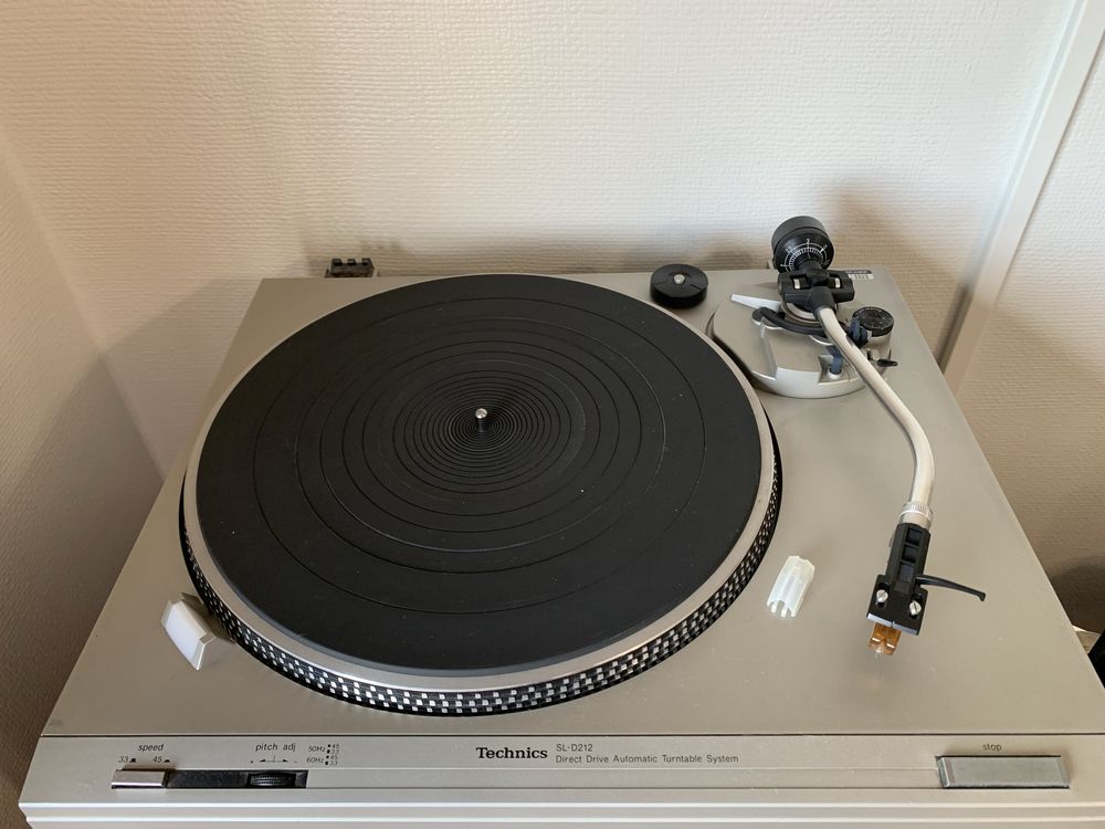 Gira discos Technics SL-D212