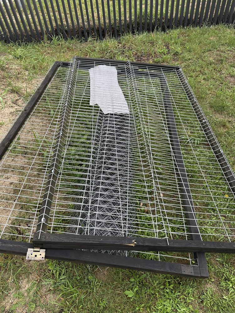 Siatka około 25 m brama dwa panele