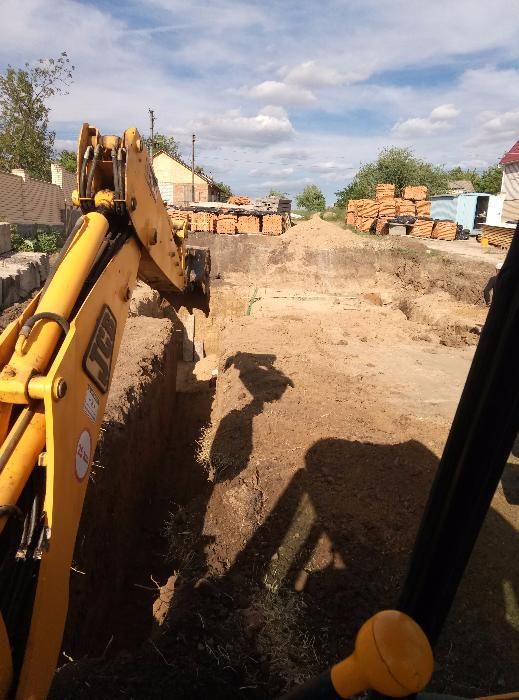 Послуги Екскаватора-навантажувача JCB 3CX