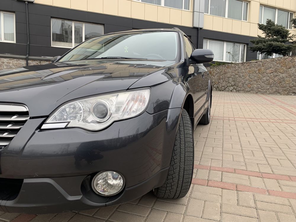 Subaru outback 2,5  2008год