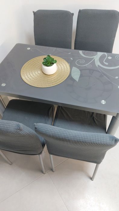 Stół szklany z krzesłami