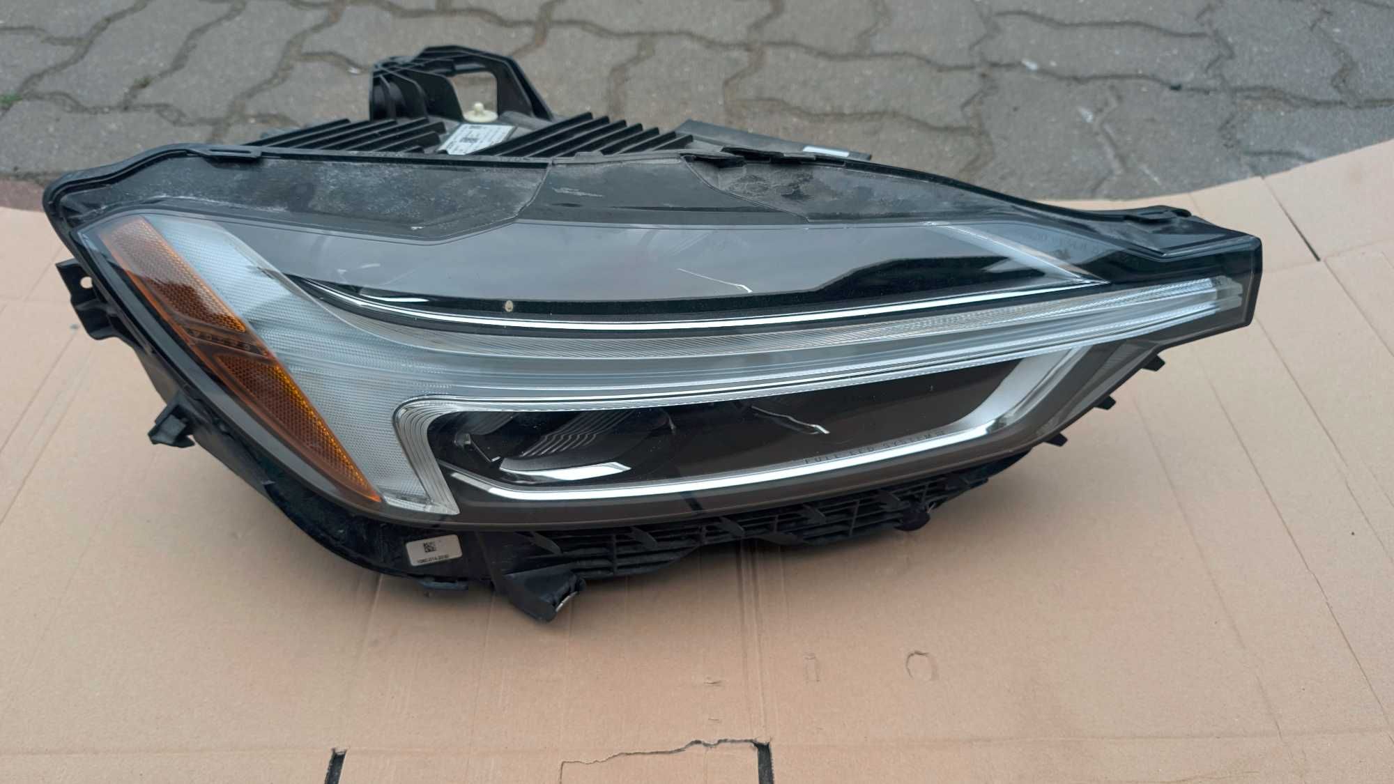 Lampa prawy Przód Volvo XC60 II FULL LED