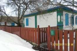 Будинок з надворними спорудами