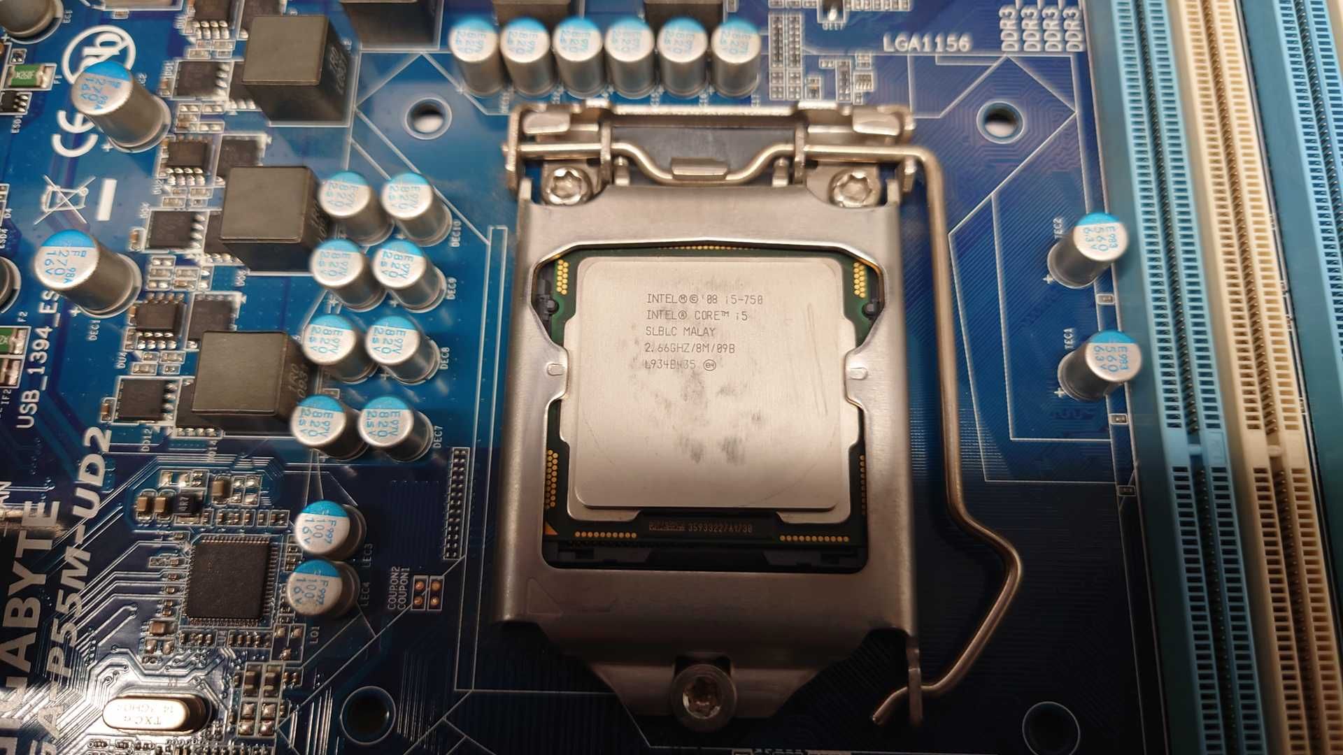 GIGABYTE GA-P55M-UD2 LGA1156 DDR3 microATX + Procesor i5-750 2,66GHz