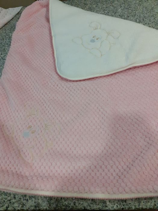 Manta rosa de menina