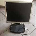 Monitor HP com cabos incluídos