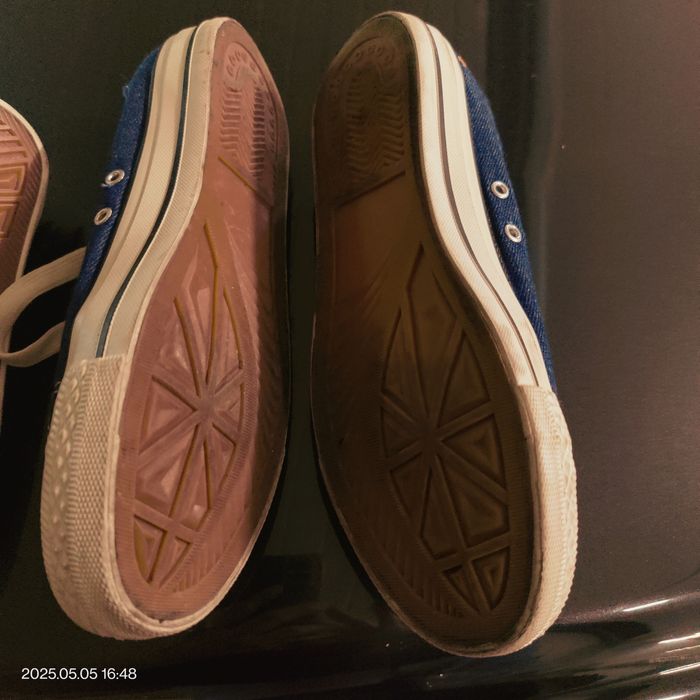 Tenis e malas estado novo