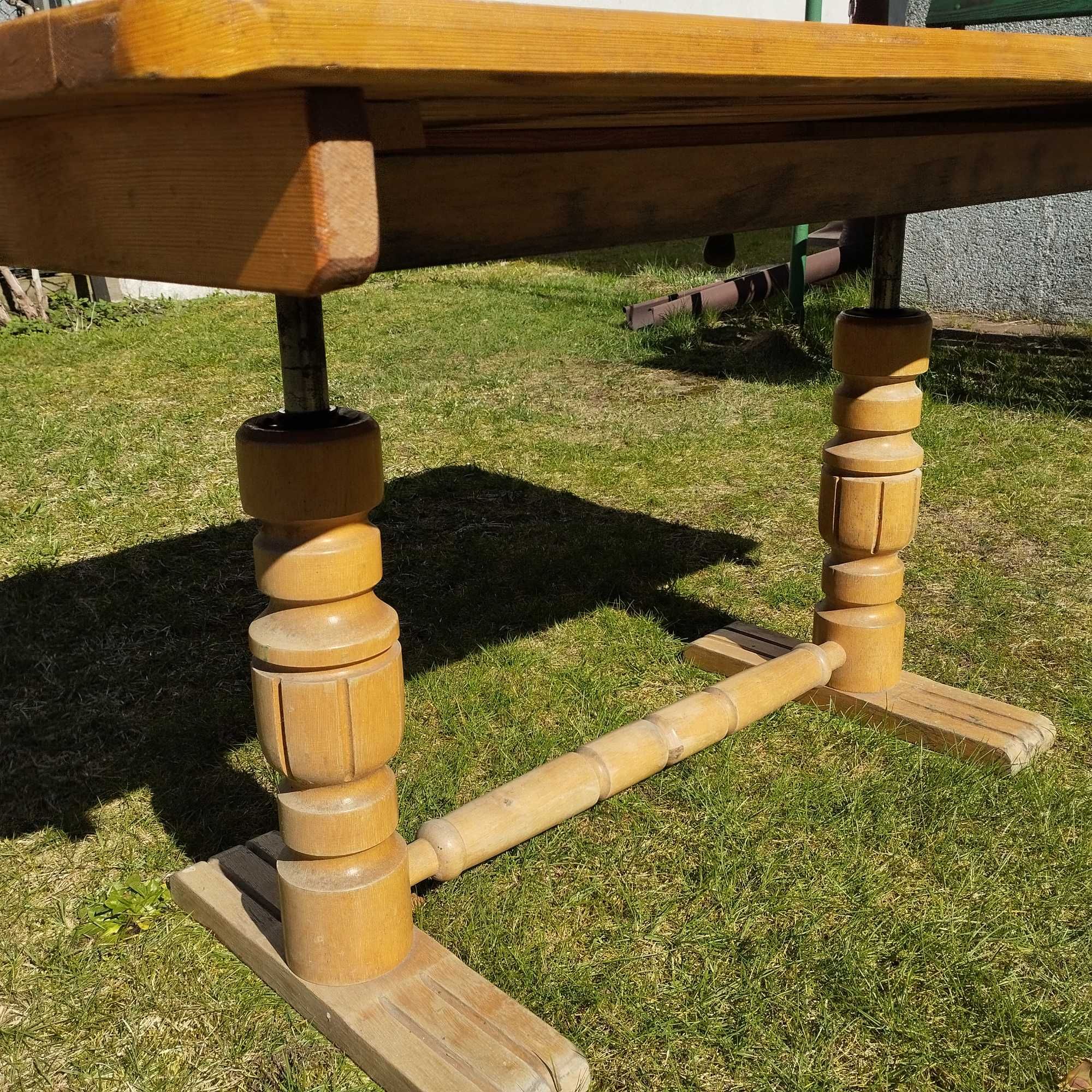 stół drewniany na działkę