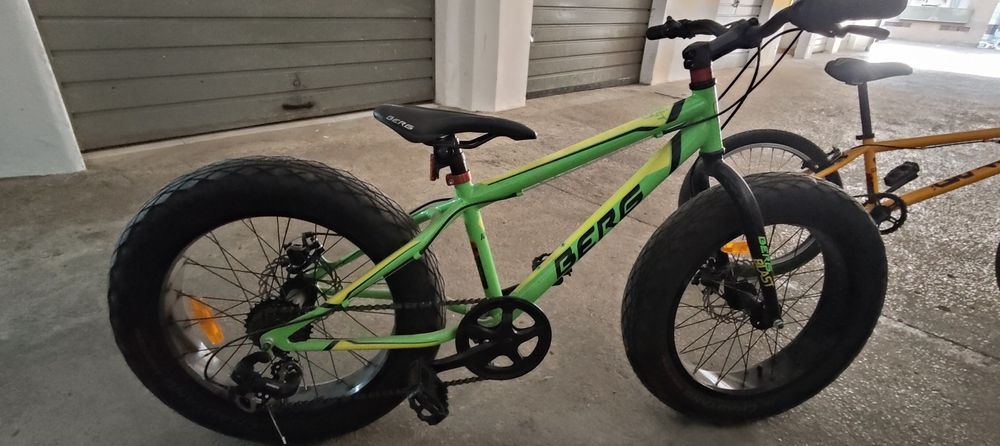 Bicicleta completamente nova