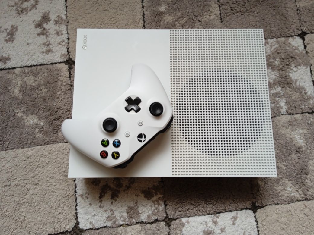 Xbox one  s з джойстиком