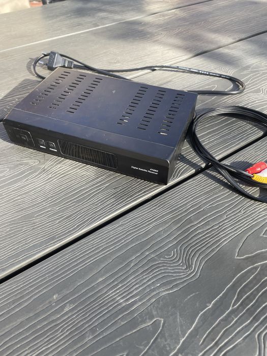 Спутниковий тюнер orton 4100c