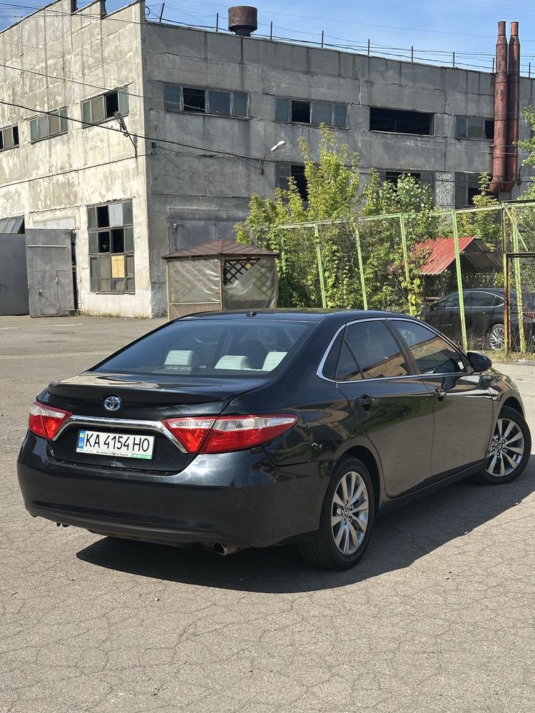 Арена авто Toyota Camry Hybrid, Volkswagen Passat B7
