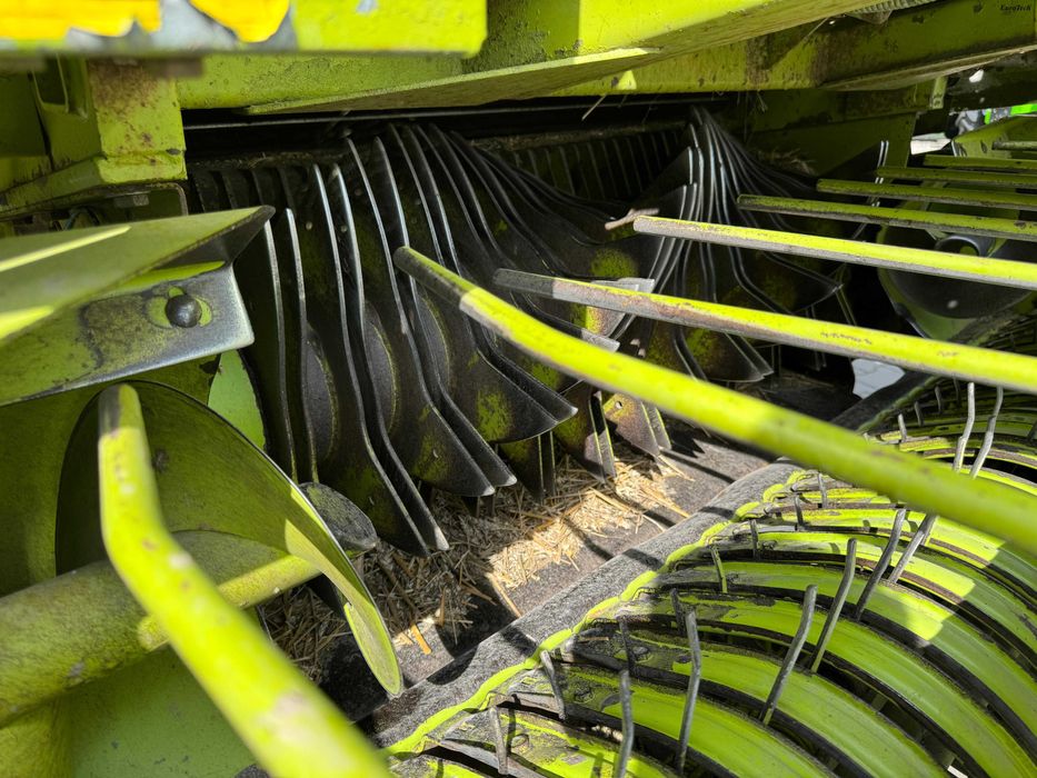 Prasa do bel CLAAS Rollant 255 RC Roto Cut