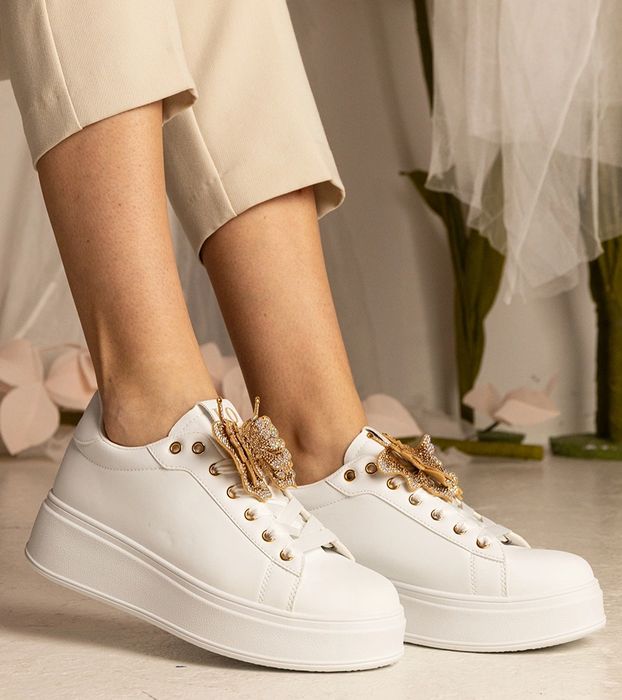 Białe sneakersy zdobione motylkiem z cyrkoniami Kariba