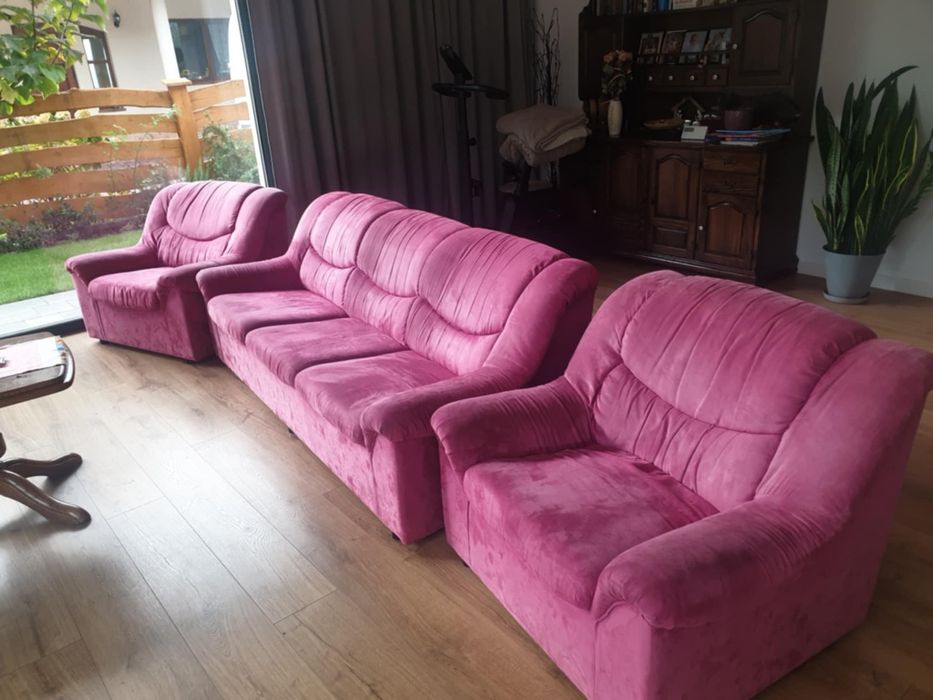 Sprzedam kanapę z 2 fotelami.