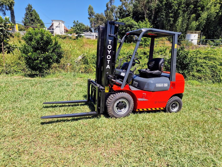 Empilhador toyota 2.5 tn