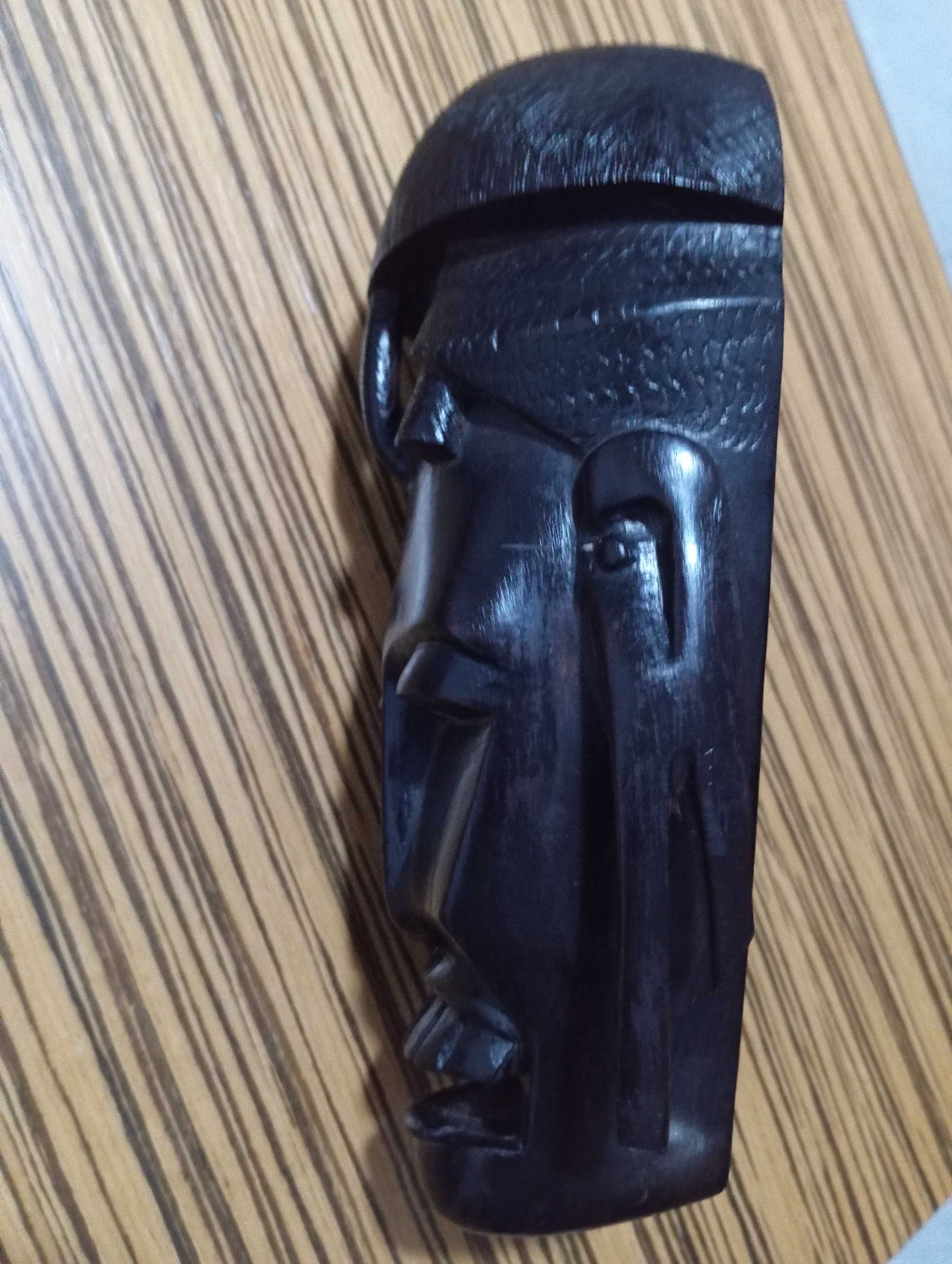 Máscara em ébano