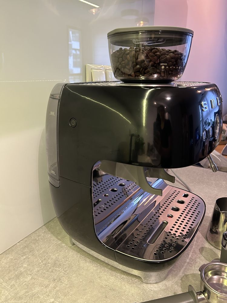 Kolbowy ekspres z młynkiem SMEG EGF03BLEU Jak Nowy!!